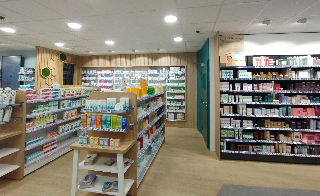 Agencement de la Pharmacie du Centre à Montval-sur-Loir (72)